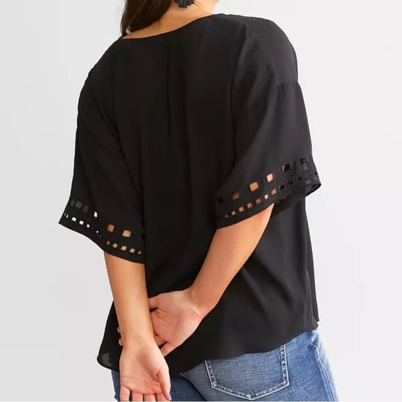 Buckle Black Women’s Black V-Neck Embroidered Cut-Out Wide Sleeve Top Medium - Picture 2 of 12